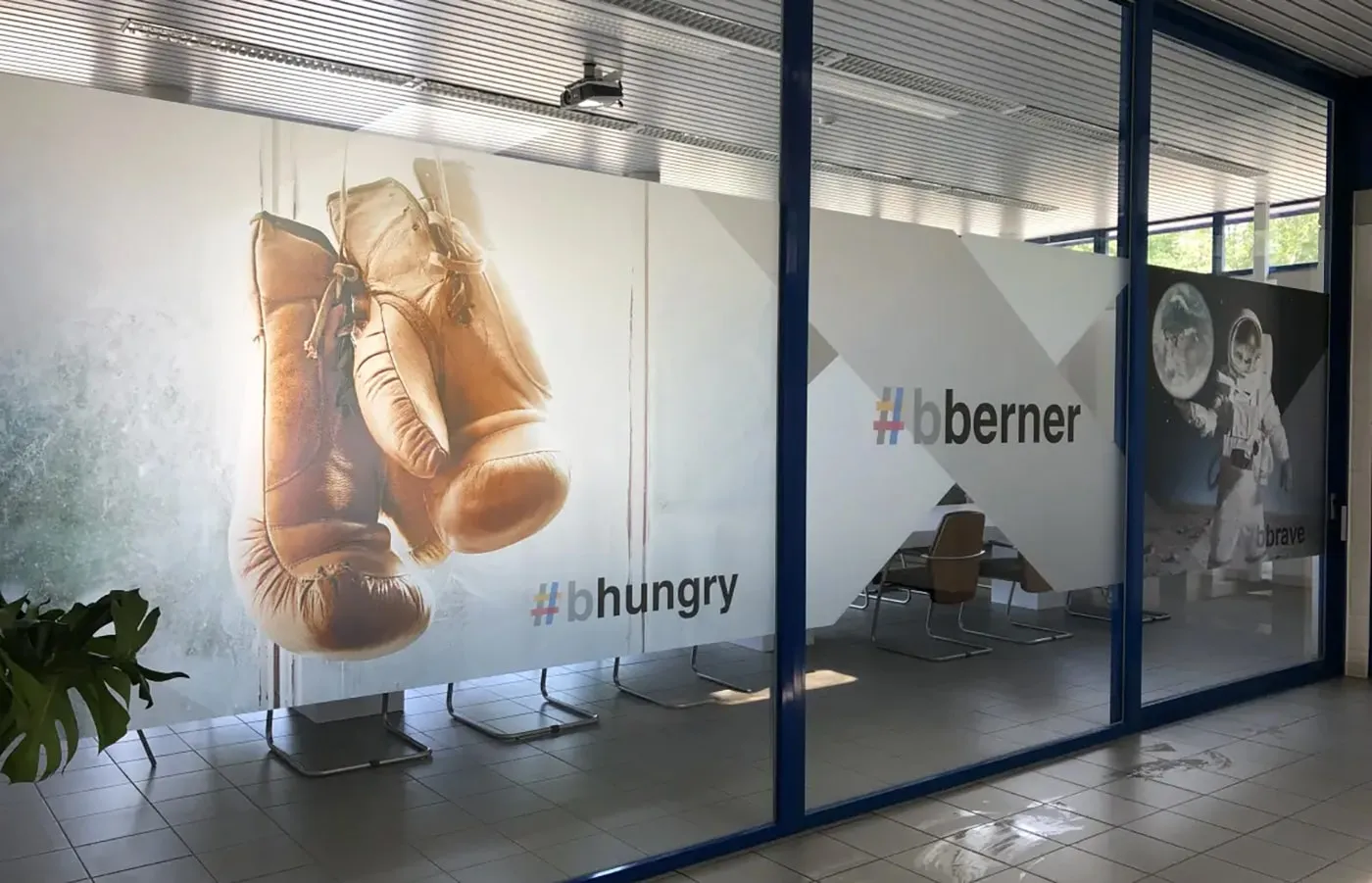 Raambelettering | Raamfolies